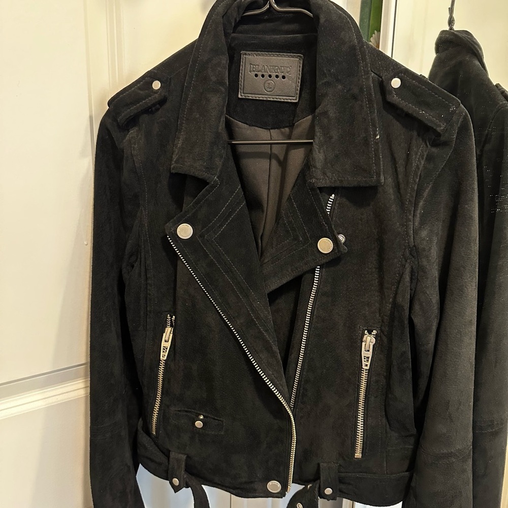 BlancNYC- Black Moto Suede Zip Cropped Jacket, marked L, fits like M/ 8.